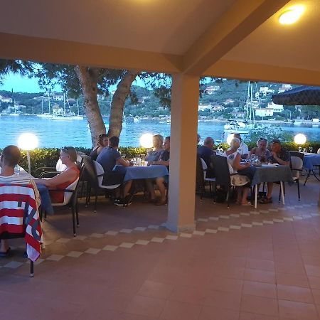 Hotel Paradise Punta Nečujam Esterno foto